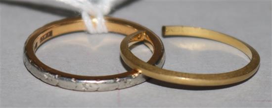 A 22ct gold band and an 18ct gold band (a.f.).